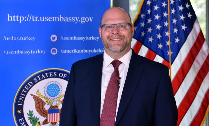 Prezantohet ambasadori i ri amerikan: Për 13 vjet në Kosovë janë bërë mrekulli, por ende ka punë të pakryera