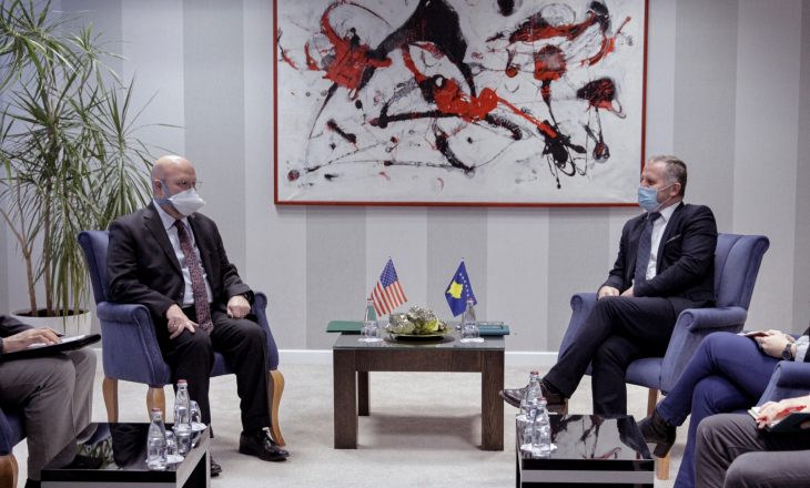 Hovenier takohet me Bislimin, flasin për njohjen reciproke Kosovë-Serbi