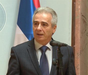 “Kurti po dëshiron që të ndalojë praktikën e votimit të serbëve nga Kosova”