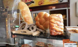 “Si më i thanë fëmijës mos ha babit shumë bukë”- Qytetarët të brengosur për paralajmërimin e rritjes së çmimit të bukës