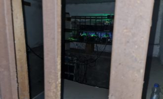 Policia me aksion në veri – gjen armë, drogë dhe aparate për kriptovaluta, por jo të dyshuarit