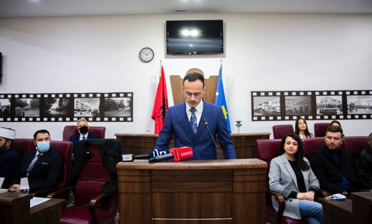 Alban Hyseni prezanton emrat e drejtorëve të rinj në Komunën e Gjilanit