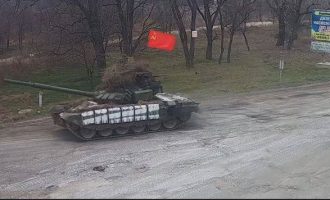 Trupat ruse marshojnë drejt kryeqytetit të Ukrainës pasi shpartalluan rezistencën