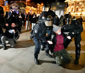 Dita e tetë e lufitmeve Ukrainë-Rusi: Mijëra protestues rusë janë arrestuar – flasin studentët dhe intelektualët