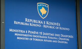 Ueb-faqet e Ambasadave dhe Konsullatave bien nga sistemi, agjencia e kontraktuar për mirëmbajtjen e tyre thotë që s’di gjë