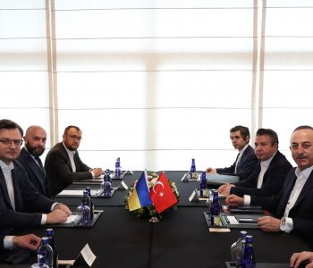 Kuleba dhe Lavrov arrijnë në Turqi për të dialoguar