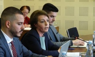 Gërvalla thotë se ka kërkuar nga KFOR-i dhe ShBA-të të mbyllin hapësirën ajrore të Kosovës për avio kompanitë ruse