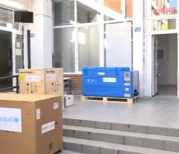 UNICEF-i dhe USAID dhurojnë 270 frigoriferë QKMF-së në Prishtinë