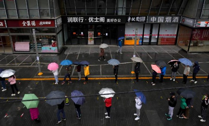 Kina vendos bllokim në 27 qytete, duke prekur deri në 165 milionë njerëz