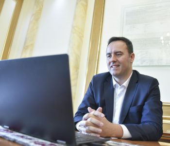 Konjufca viziton ASHAK-në