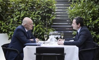 Kurti takohet me ministrin grek: Marrëdhëniet Kosovë-Greqi po afrohen çdo ditë e më shumë