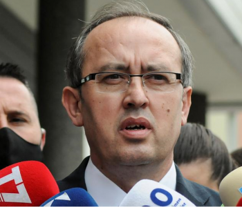 Hoti: Qeveria po mbanë 210 milion euro në llogari edhe pse inflacioni është i lartë