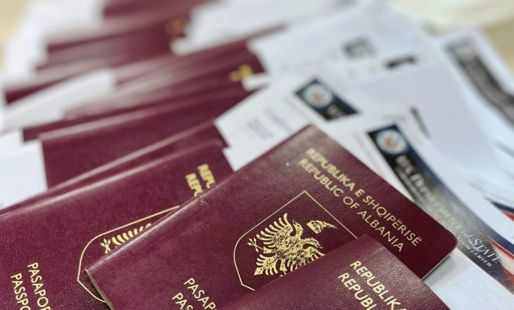 Dyfishohen kërkesat për marrjen e pasaportës shqiptare, interesimi më i madh nga Kosova