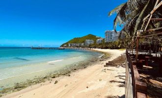 80,000 turistë kanë mbetur të bllokuar në një vendpushim popullor në Kinë pasi një shpërthim të COVID-19