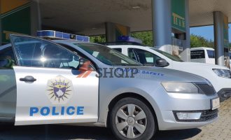 Një burrë sulmon katër policë në Prishtinë