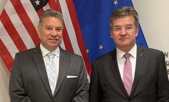 Escobar dhe Lajçak shkojnë në veri të Mitrovicës