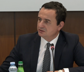 Kurti: Nuk duhet të ketë ndalim të shamisë por pragu duhet të jetë mosha 16-vjeçare